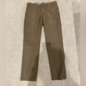 Banana Republic Men’s Aiden Chino Dark Tan 32x32
